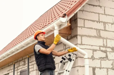 Pose et remplacement de gouttières à Coulaures